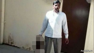 Мужчина ходил по улице с отрубленной головой сво...