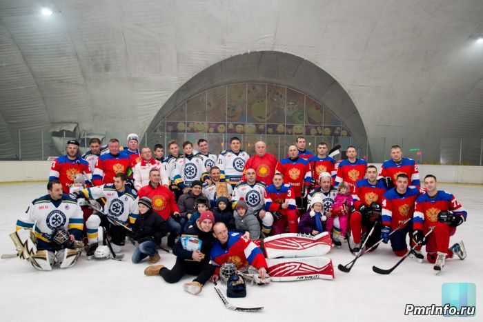 Хоккейная команда «Тирасполь» выиграла кубок Деда Мороза